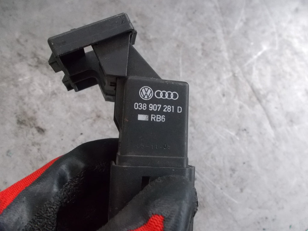 2006 VOLKSWAGEN PASSAT 2.0L TDI GLOW PLUG RELAY 038907281D