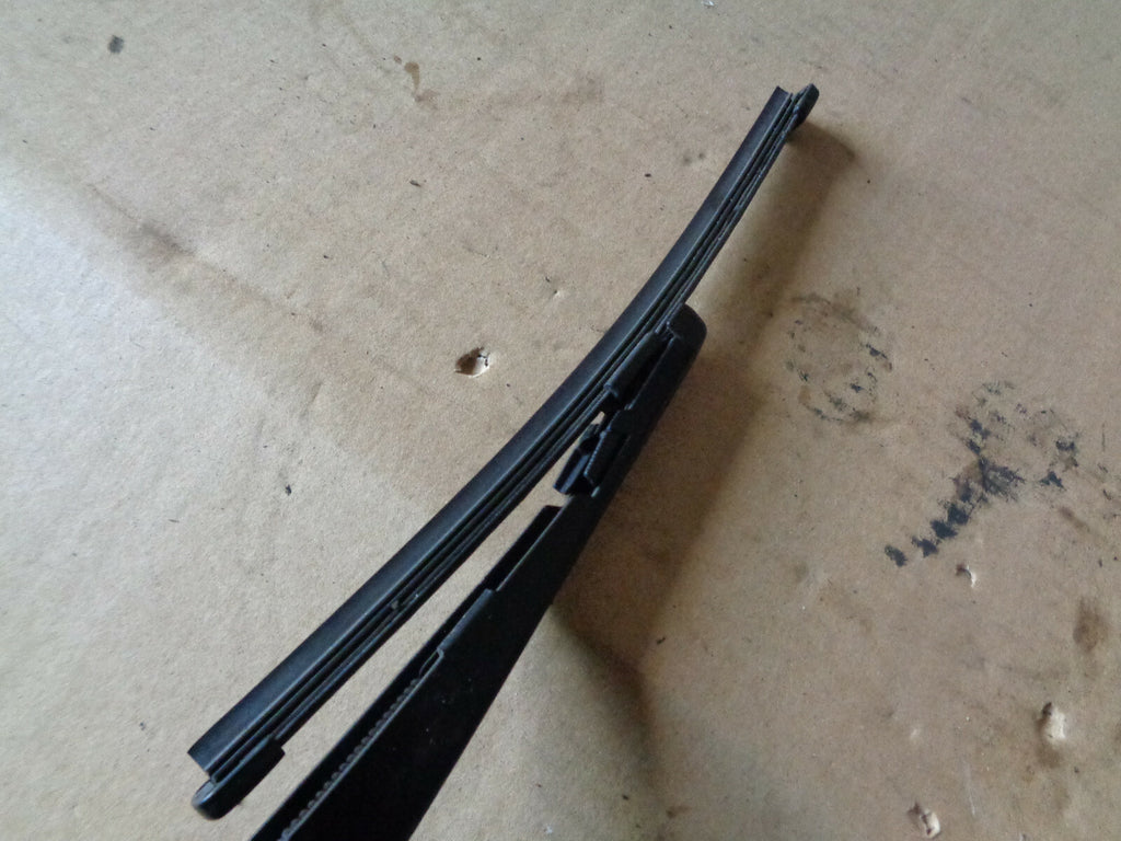 MERCEDES A CLASS A180 2017 REAR BACK BOOT TAILGATE WINDOW GLASS WIPER ARM BLADE