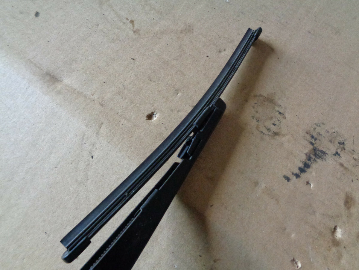MERCEDES A CLASS A180 2017 REAR BACK BOOT TAILGATE WINDOW GLASS WIPER ARM BLADE