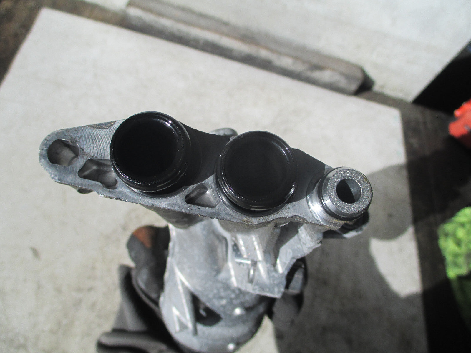 JAGUAR XE 2019 2.0 PETROL OIL FILTER HOUSING G4D36714A