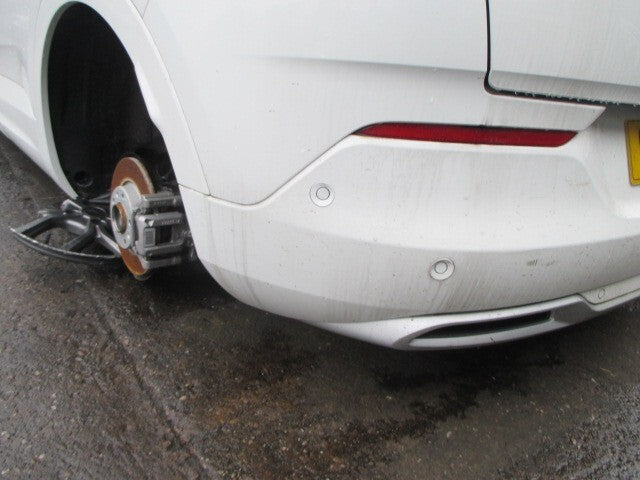 2024 VAUXHALL GRANDLAND MK1 FACELIFT REAR COMPLETE BUMPER WITH PDC SENSOR WHITE