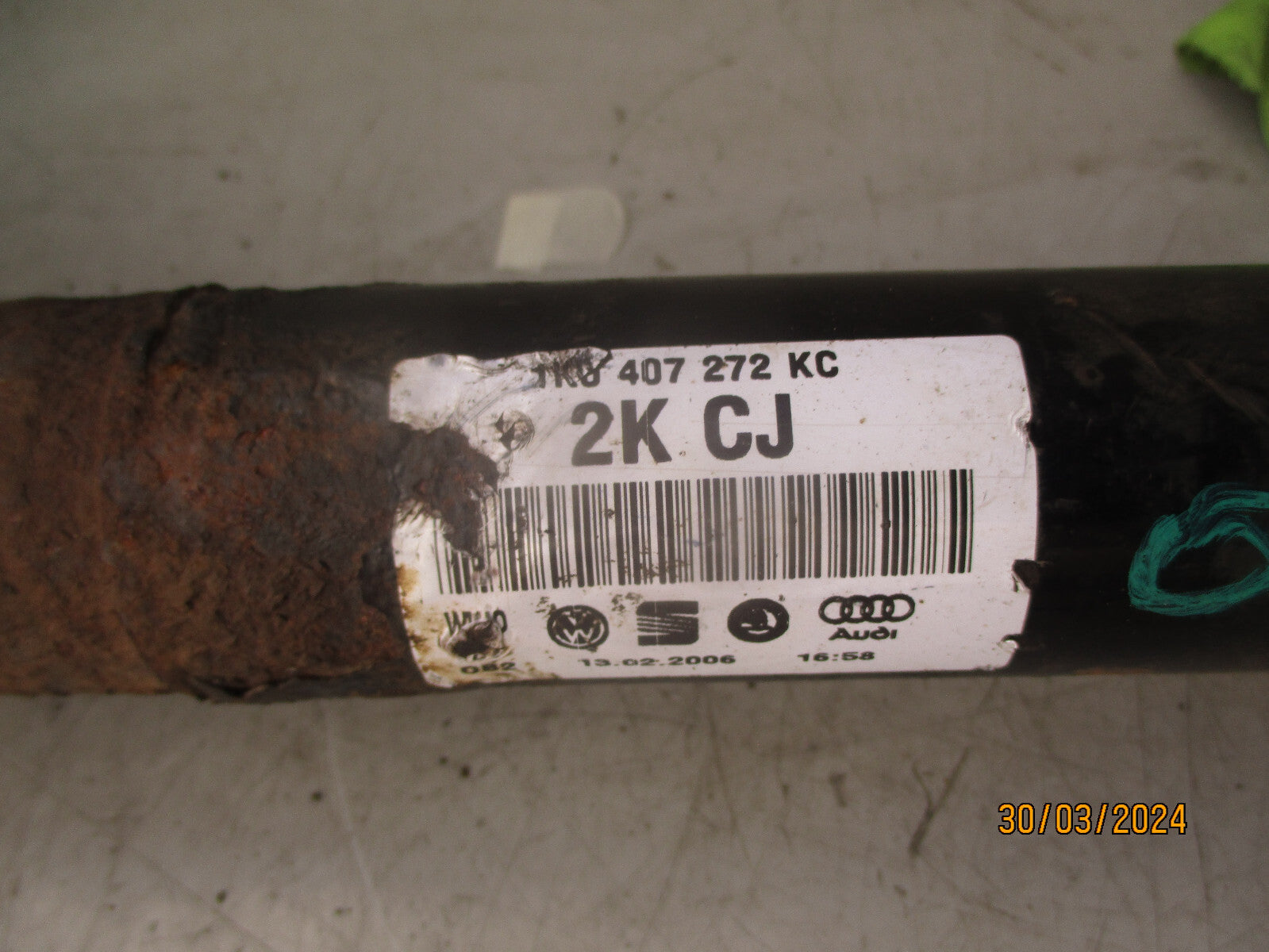 2005 VOLKSWAGEN GOLF MK5 OSF DRIVERS RIGHT FRONT RIGHT DRIVESHAFT 1K0407272KC