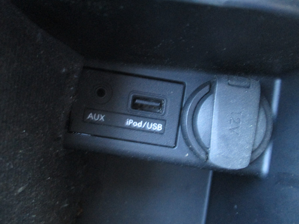 2012 HYUNDAI I40 1.7 DIESEL AUX USB PORT & STORAGE BOX 846303Z720