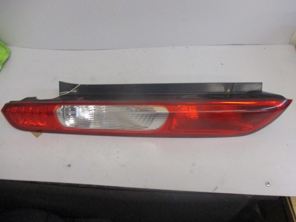 FORD FOCUS MK2 2005 NSR PASSENGER REAR BRAKE TAIL LIGHT CLUSTER 4M51-13405-A