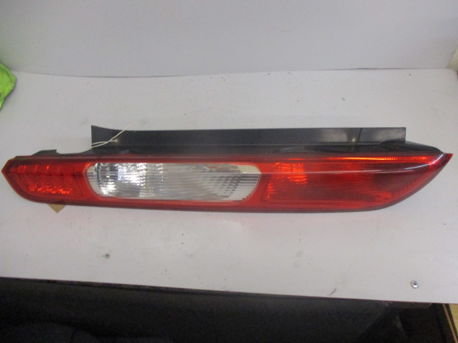 FORD FOCUS MK2 2005 NSR PASSENGER REAR BRAKE TAIL LIGHT CLUSTER 4M51-13405-A