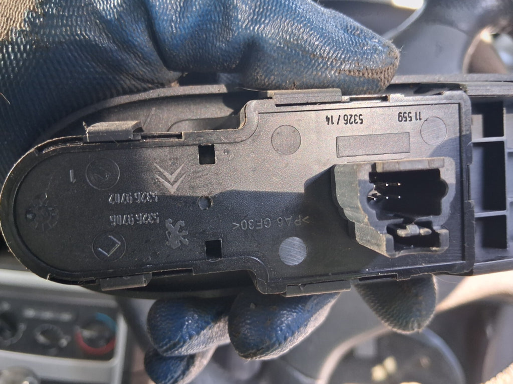 2006 PEUGEOT 307 OSF DRIVER SIDE FRONT RIGHT WINDOW CONTROL SWITCH