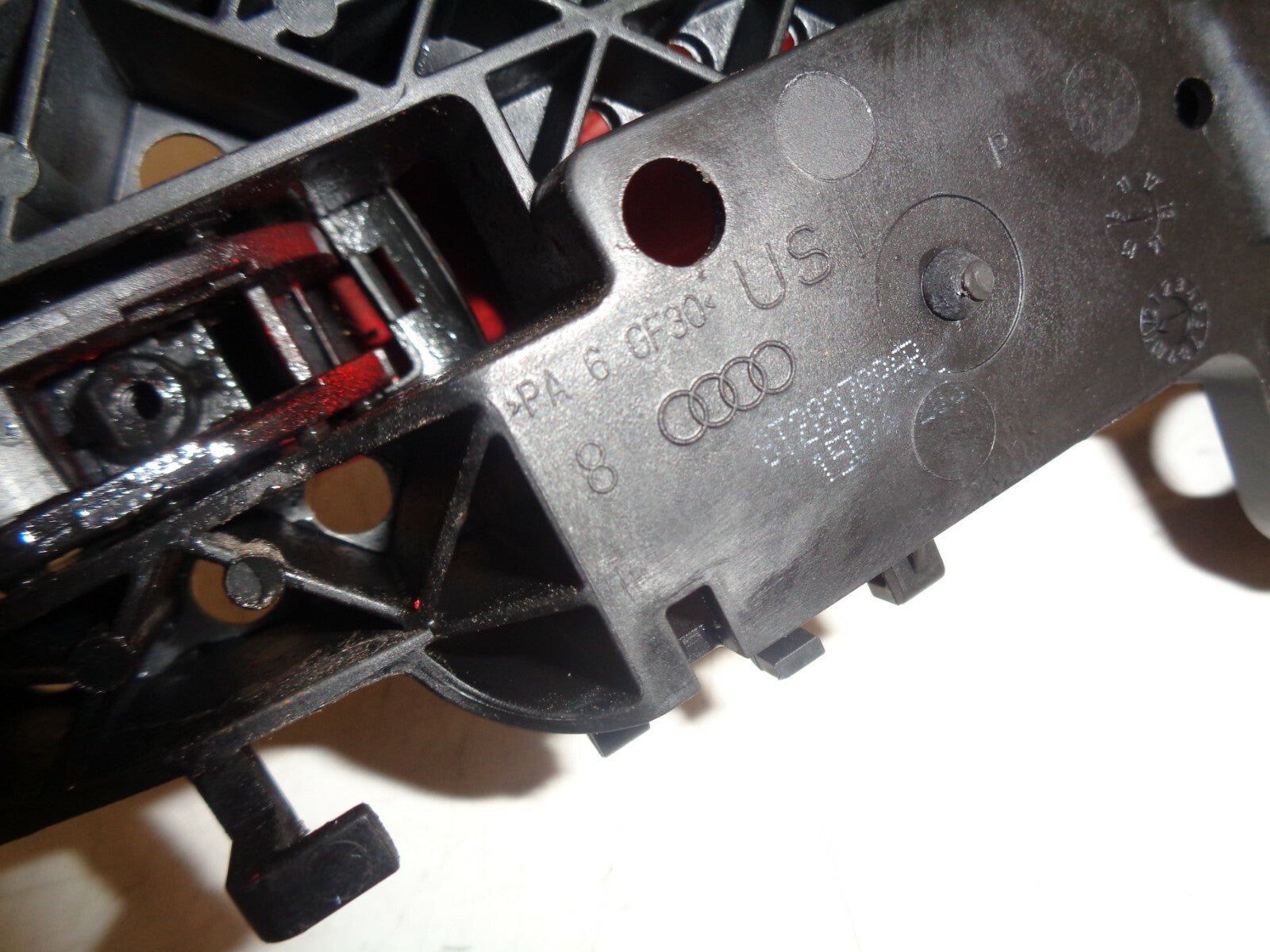 AUDI A4 B8 AVANT ESTATE 2014 OSF DRIVER SIDE FRONT DOOR HANDLE RED LY3M