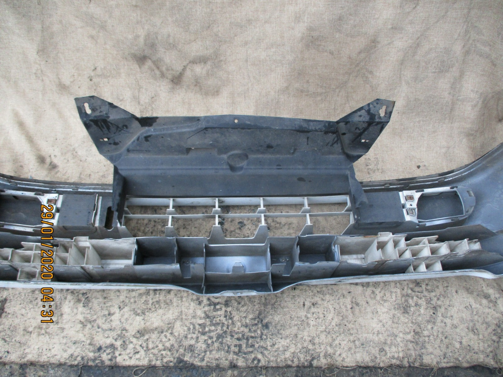 RENAULT MEGANE MK1 HATCHBACK 5 DOOR 1996 FRONT PLASTIC BUMPER IN WHITE