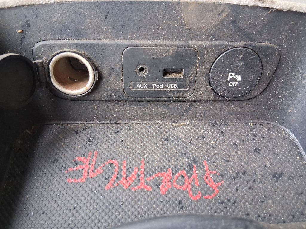 KIA SPORTAGE MK3 2012 CENTRE CONSOLE STORAGE TRAY USB AUX 846313W910