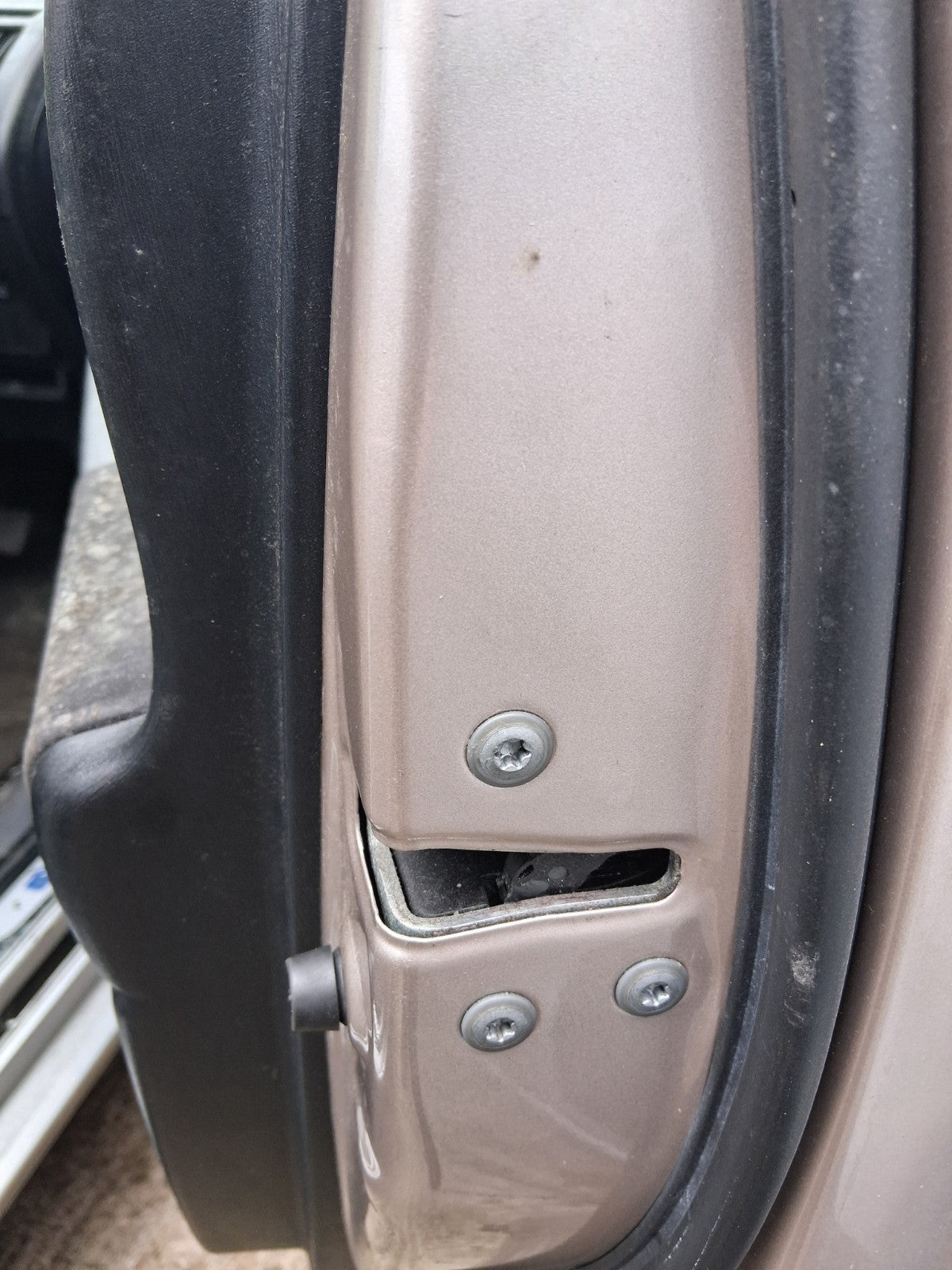 2018 TOYOTA PRIUS V PLUS XW40 OSF DRIVER SIDE FRONT RIGHT DOOR LOCK MECHANISM