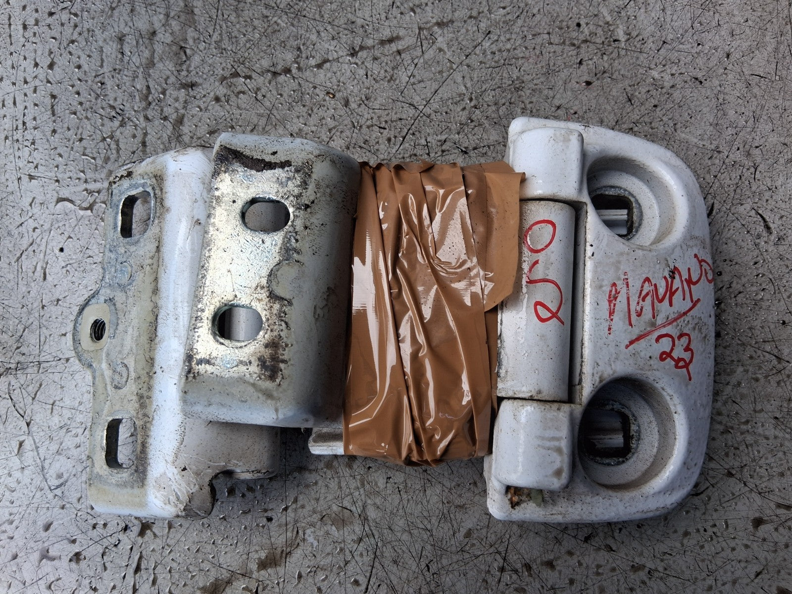 2023 VAUXHALL MOVANO C MK3 OSR DRIVER SIDE REAR DOOR PAIR OF HINGES A048903