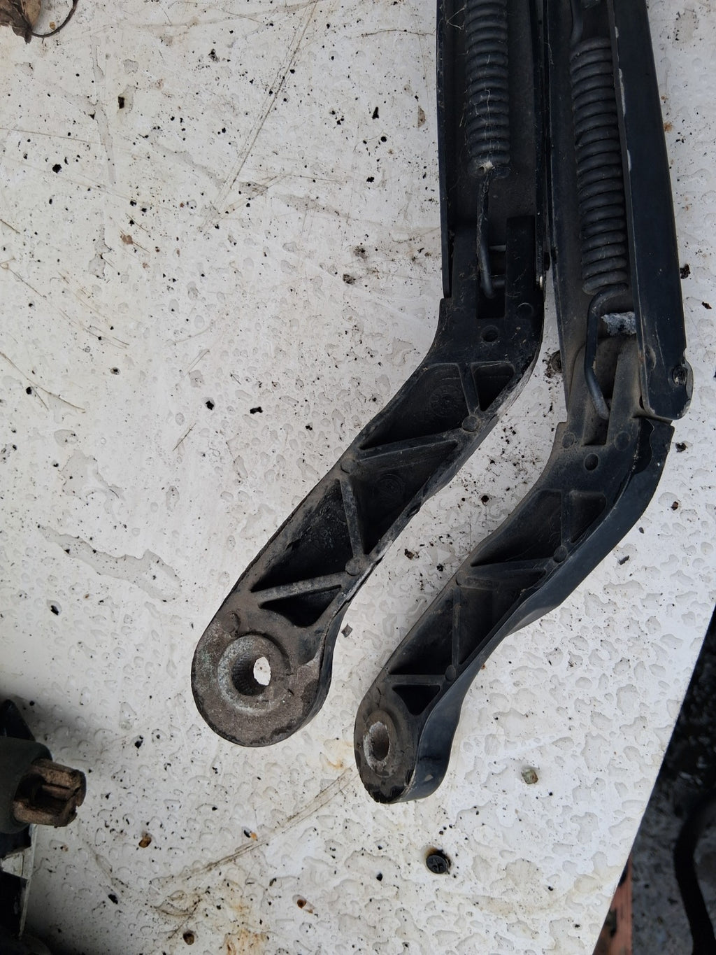 2016 PEUGEOT BOXER MK3 FRONT WINDSCREEN BOTH WIPER ARMS