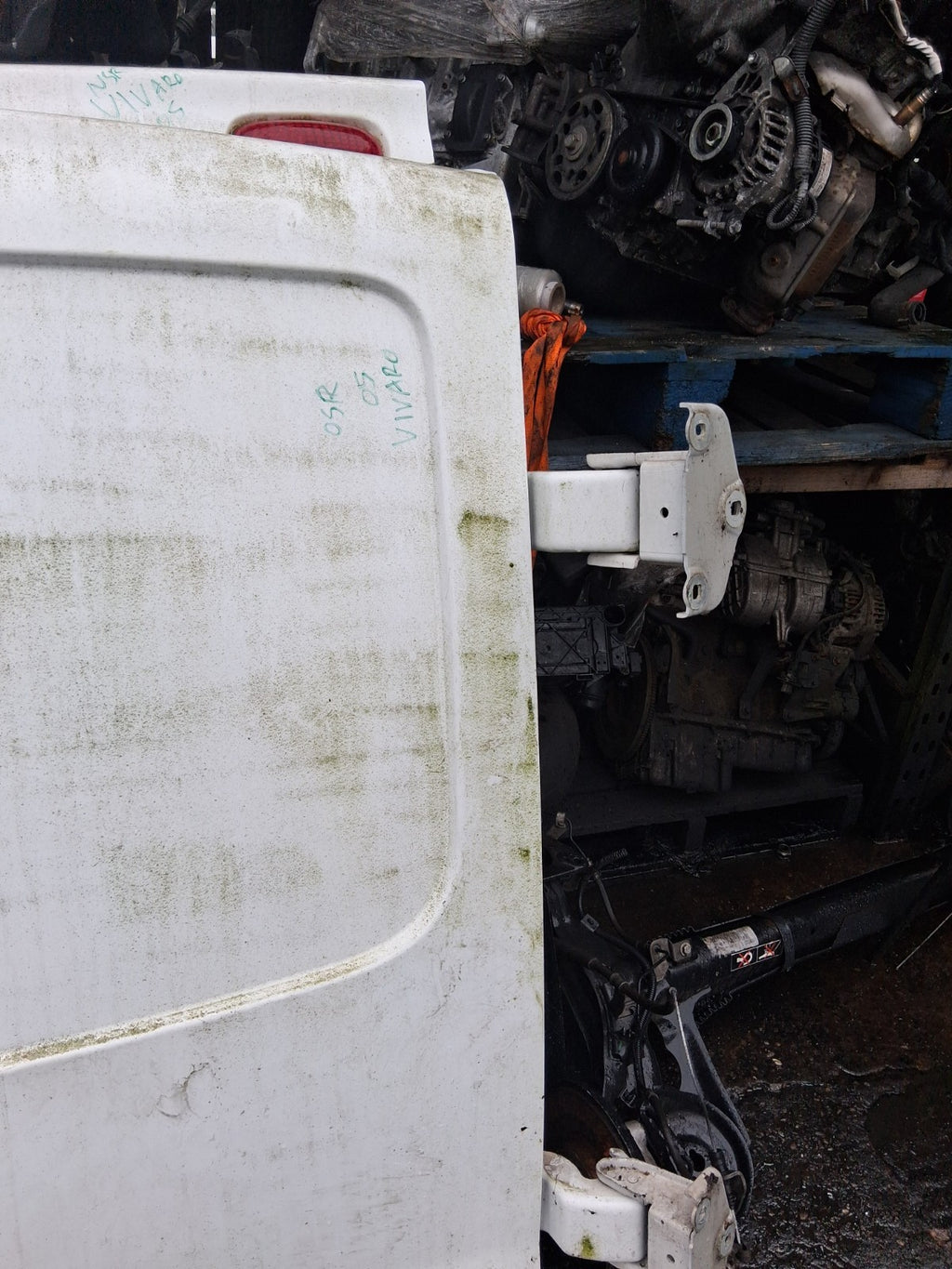 2005 VAUXHALL VIVARO MK1 OSR DRIVER SIDE REAR RIGHT COMPLETE DOOR WHITE