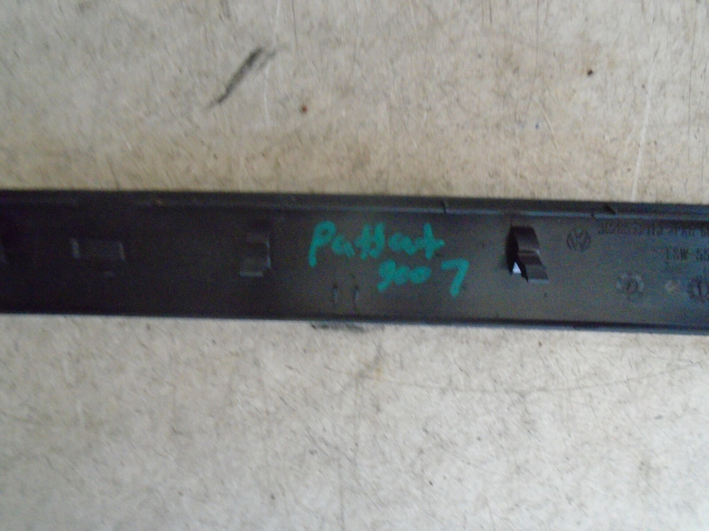 VOLKSWAGEN PASSAT B6 2007 DASHBOARD GLOVE BOX TRIM 3C2857211J