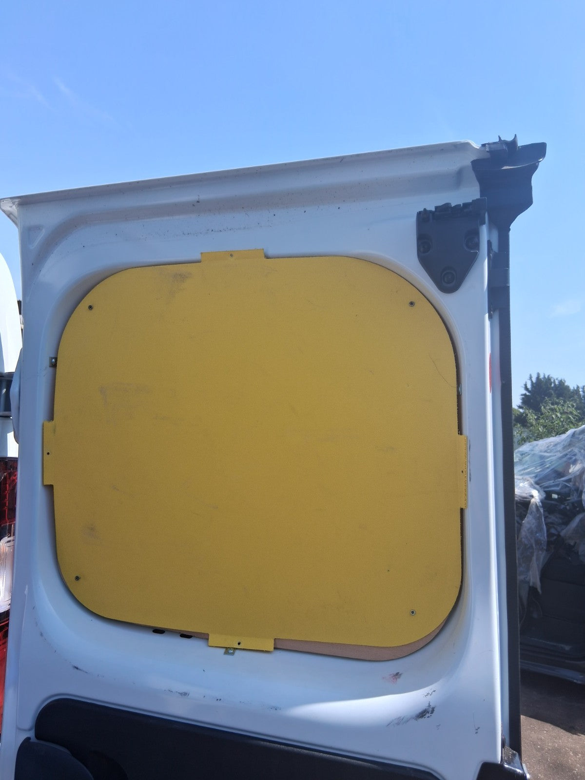 2025 RENAULT TRAFIC X82 MK3 OSR DRIVER SIDE REAR RIGHT COMPLETE DOOR WHITE