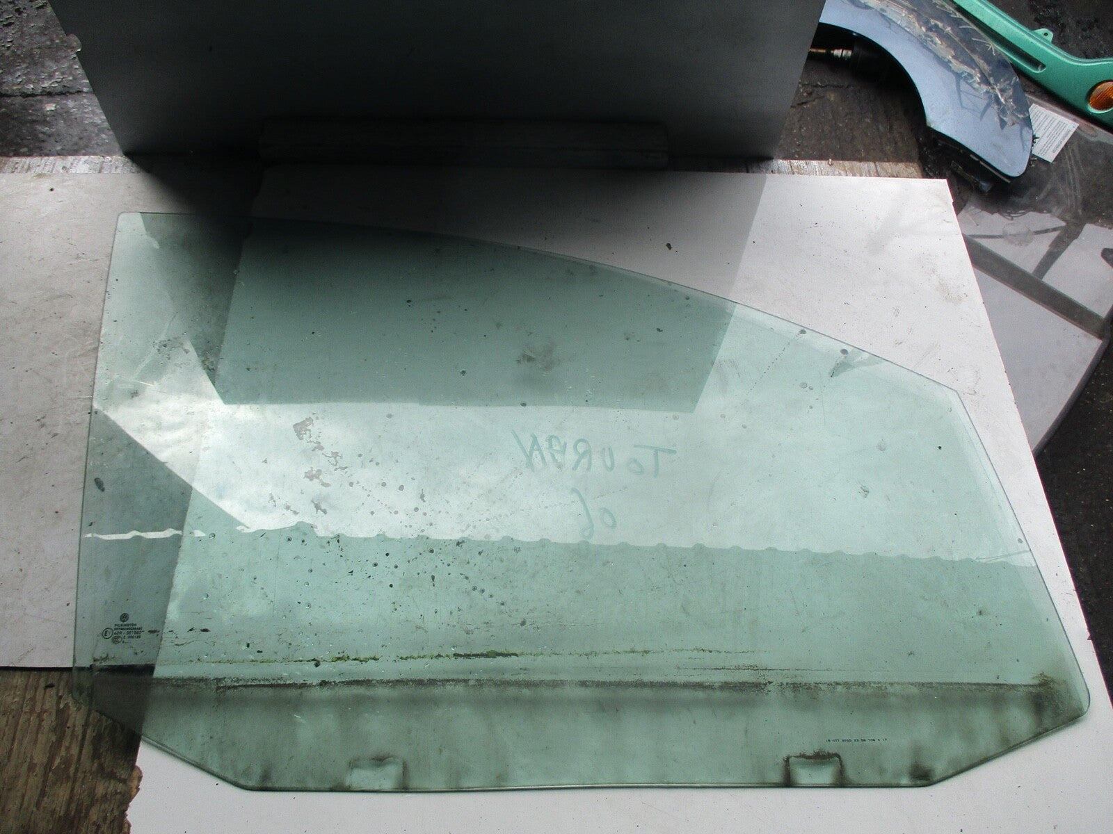 VW VOLKSWAGEN TOURAN MK1 2.0 TDI 2006 DRIVER OFF SIDE FRONT GLASS