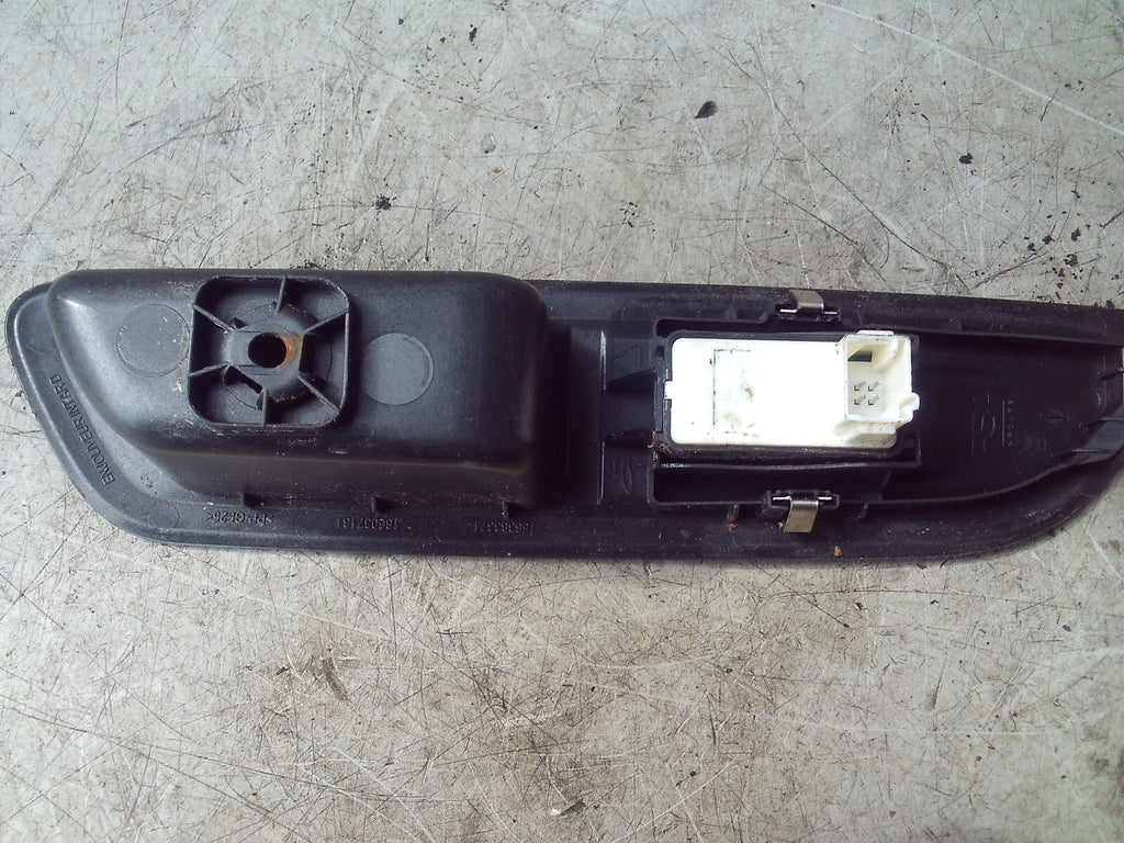 21 CITROEN C4 MK3 OSR DRIVING SIDE REAR RIGHT WINDOW CONTROL SWITCH 9831081480