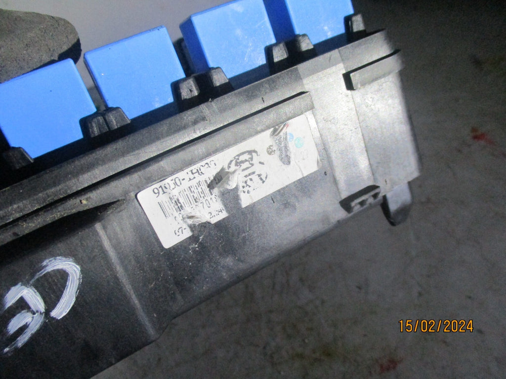 KIA CEED MK1 2008 FRONT UNDER BONNET FUSE BOX FUSE BOX RELAY 919501H030