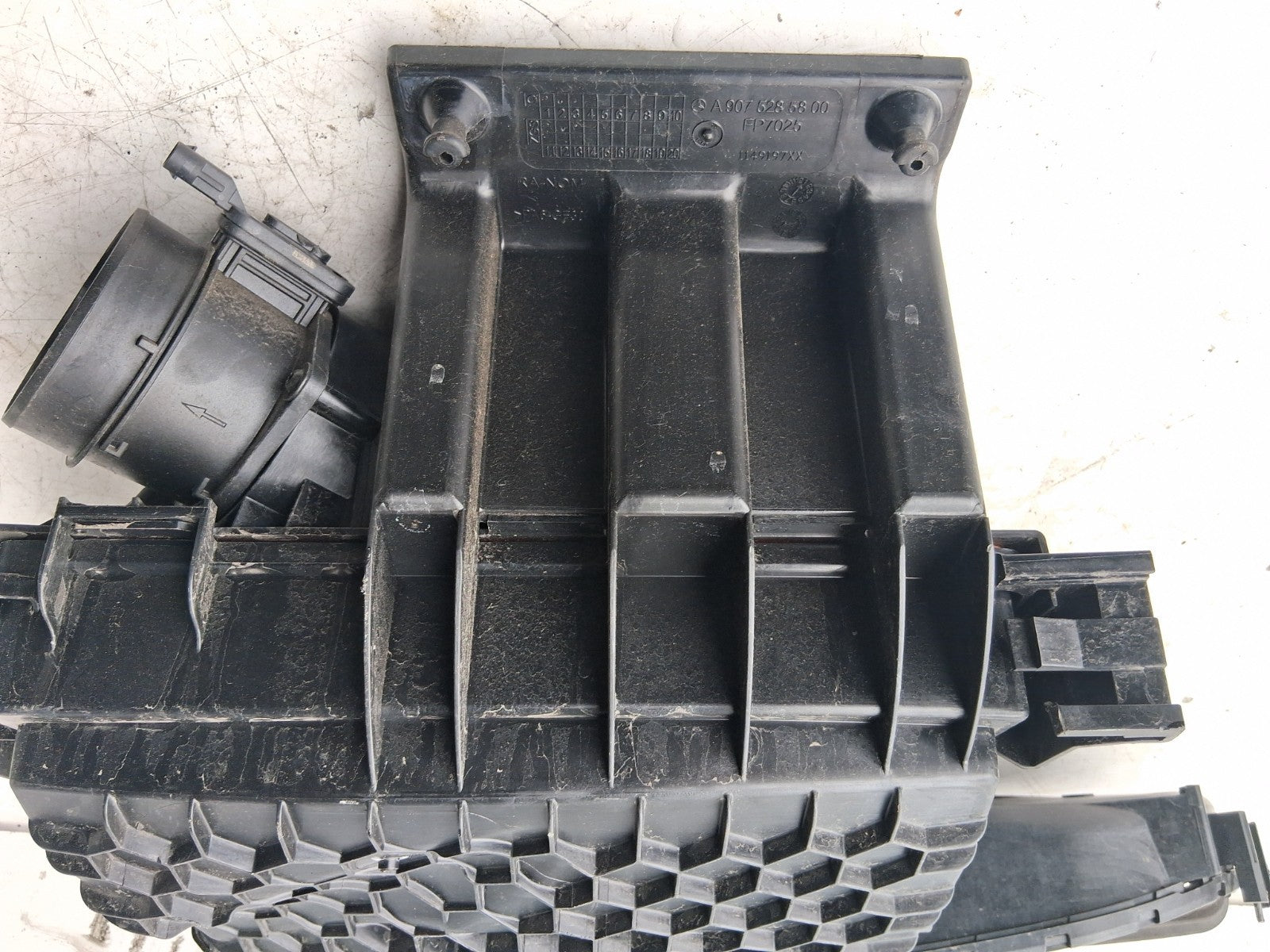 2024 MERCEDES BENZ SPRINTER W907 2.0 DIESEL AIR FILTER BOX A9075285800
