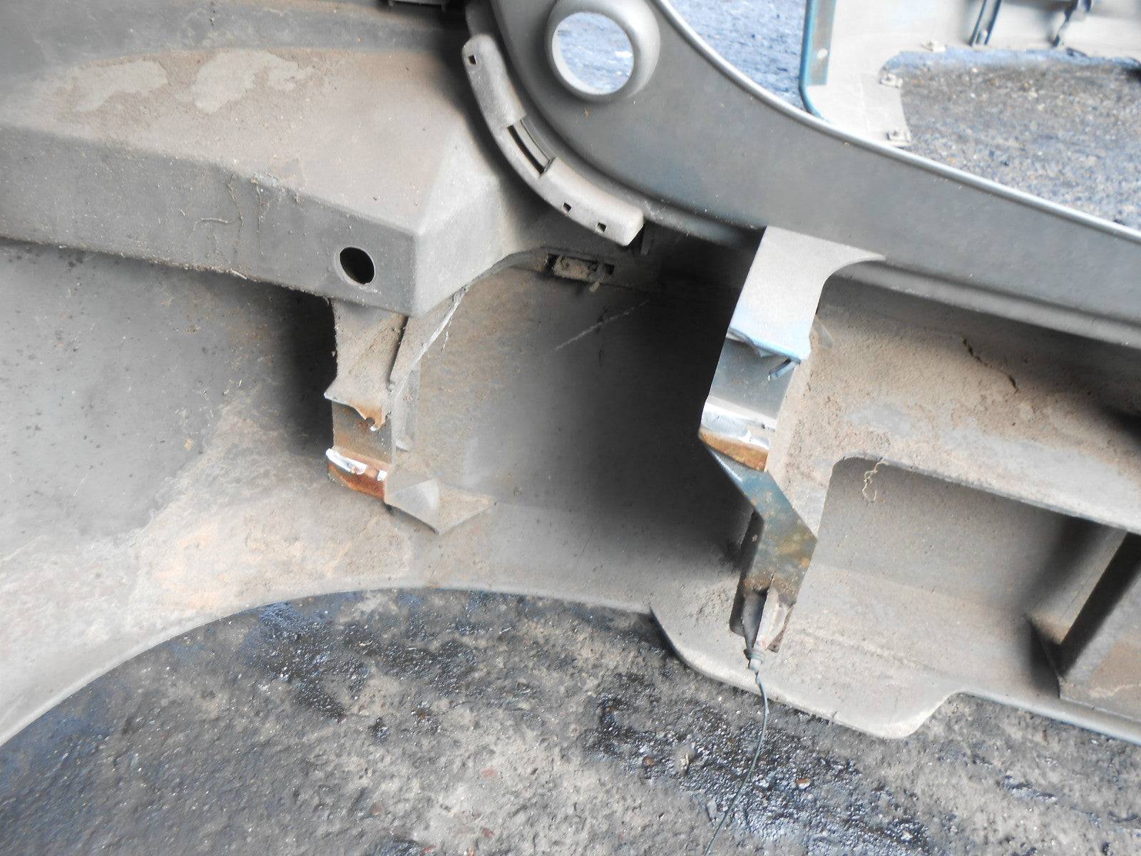 MAZDA PREMACY 1999 COMPLETE REAR BUMPER GREEN