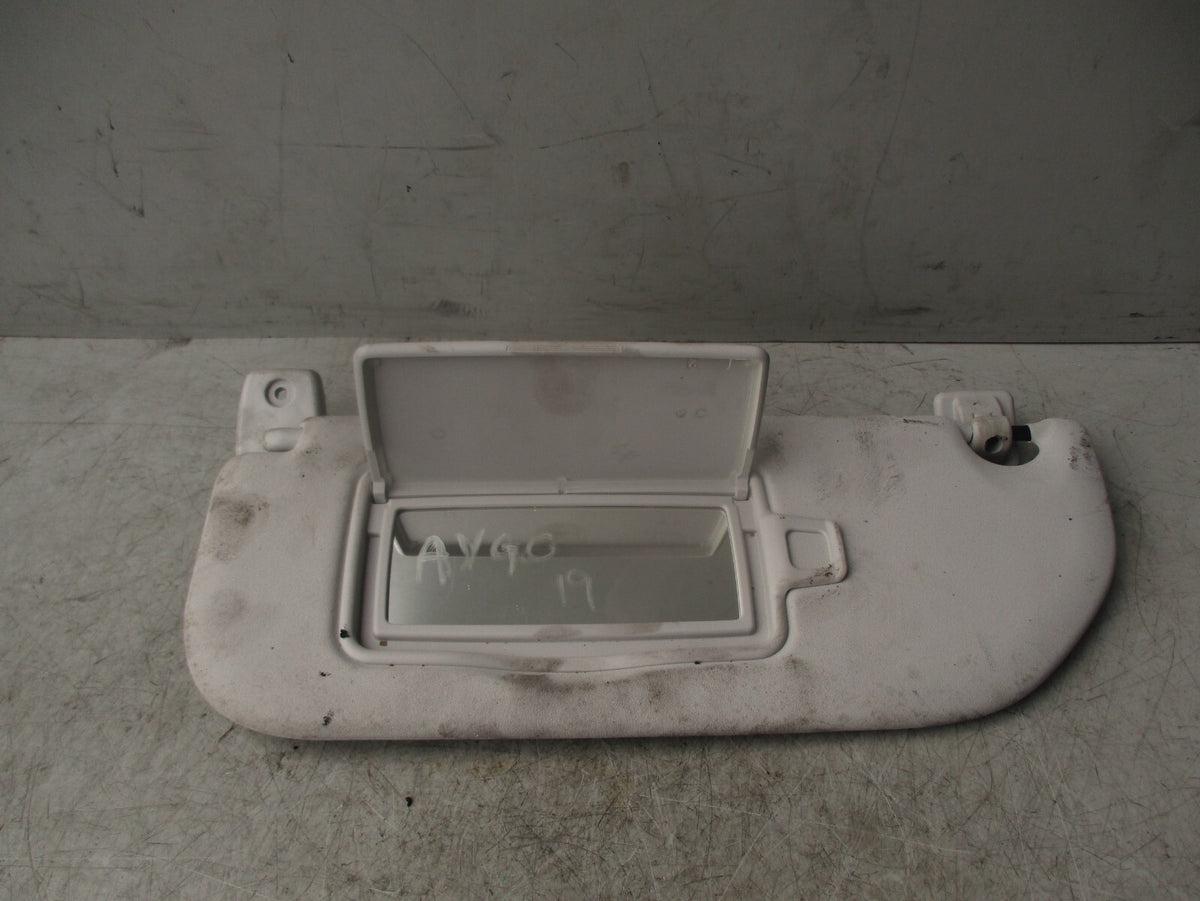 2019 TOYOTA AYGO MK2 NSF PASSENGER SIDE FRONT LEFT SUN VISOR