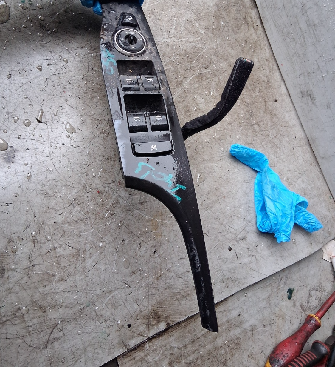 2013 HYUNDAI i40 OSF DRIVER SIDE FRONT WINDOW CONTROL SWITCH 93570-3Z050