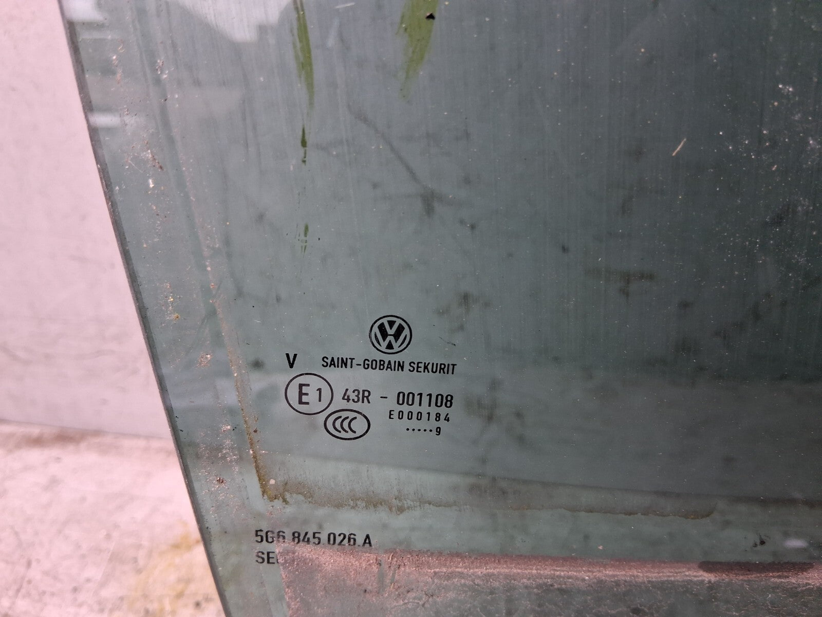 VOLKSWAGEN GOLF MK7 2019 OSR DRIVER SIDE REAR BACK RIGHT WINDOW GLASS 43R001108
