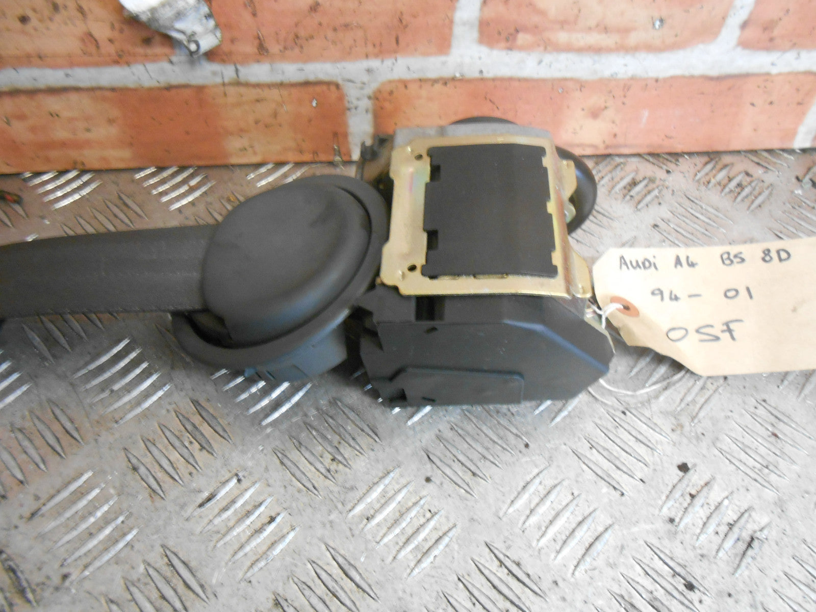 AUDI A4 B5 8D 2000 REAR OUTER SEAT BELT PRE TENSIONER TYPE OSR NSR 8D5857805