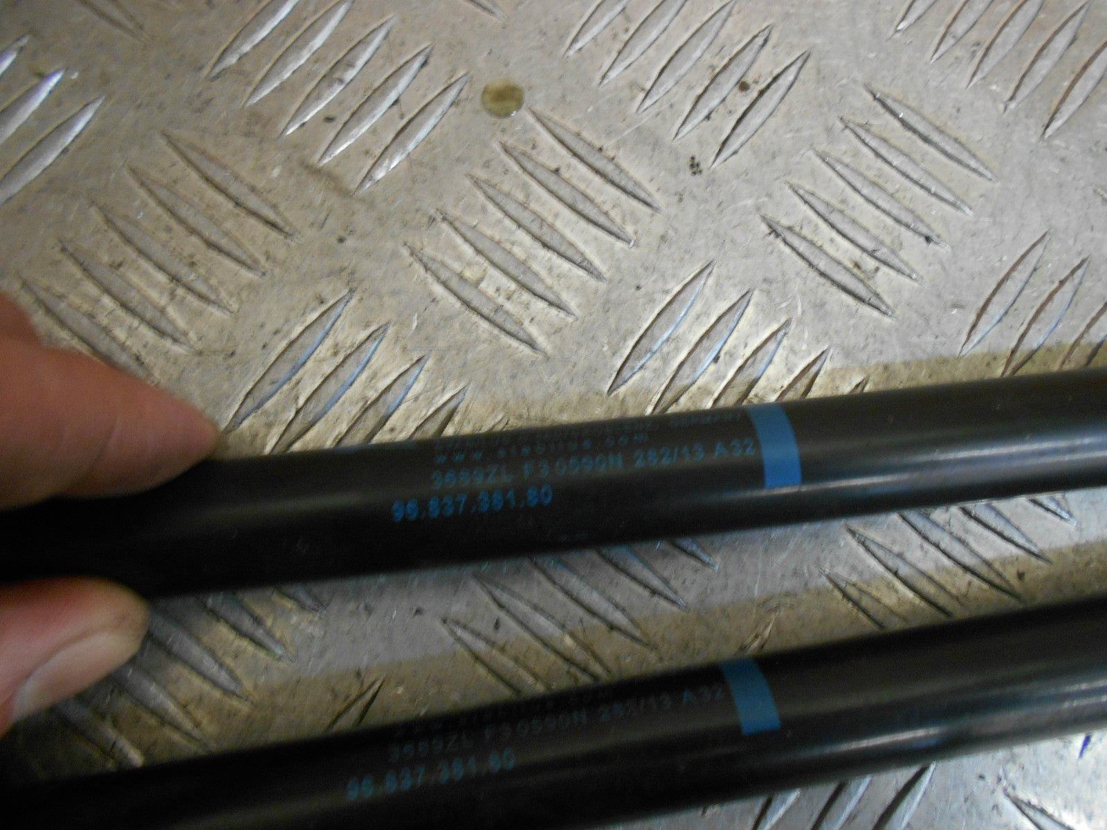 PEUGEOT 5008 2015 BOOTLID BOOT LID TAILGATE STRUTS DAMPERS LIFTERS 9683738180