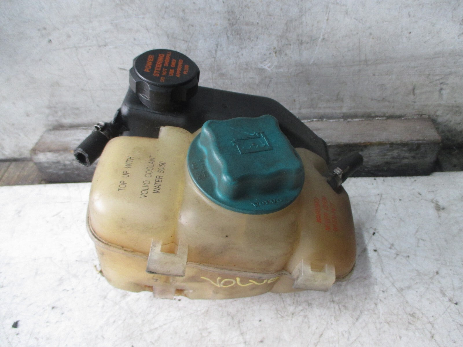 VOLVO V70 S60 2000 COOLANT RESERVOIR EXPANSION TANK BOTTLE 8683455