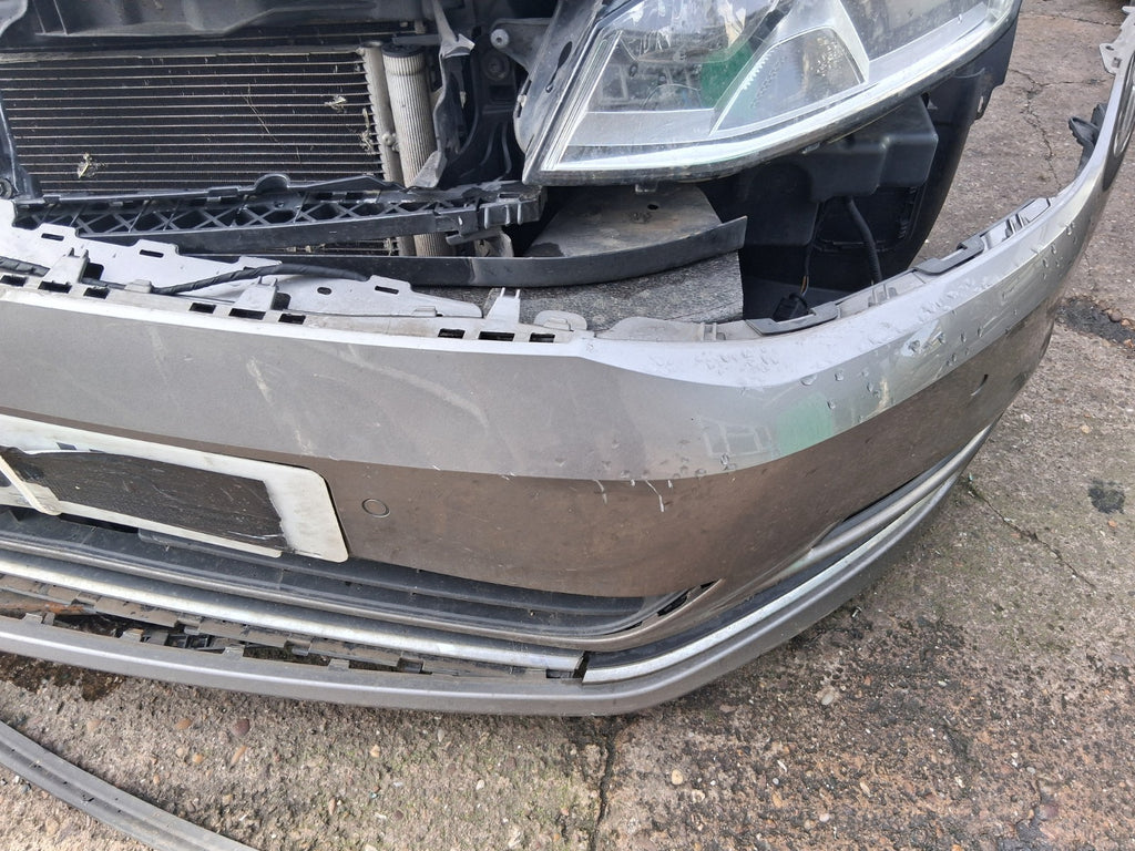 2016 VOLKSWAGEN GOLF MK7 FRONT COMPLETE BUMPER GREY DAMAGED