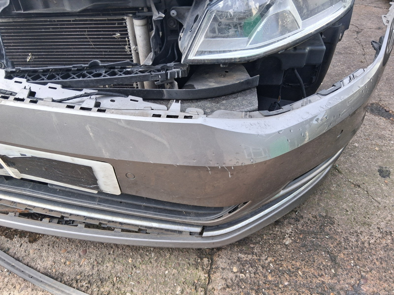 2016 VOLKSWAGEN GOLF MK7 FRONT COMPLETE BUMPER GREY DAMAGED