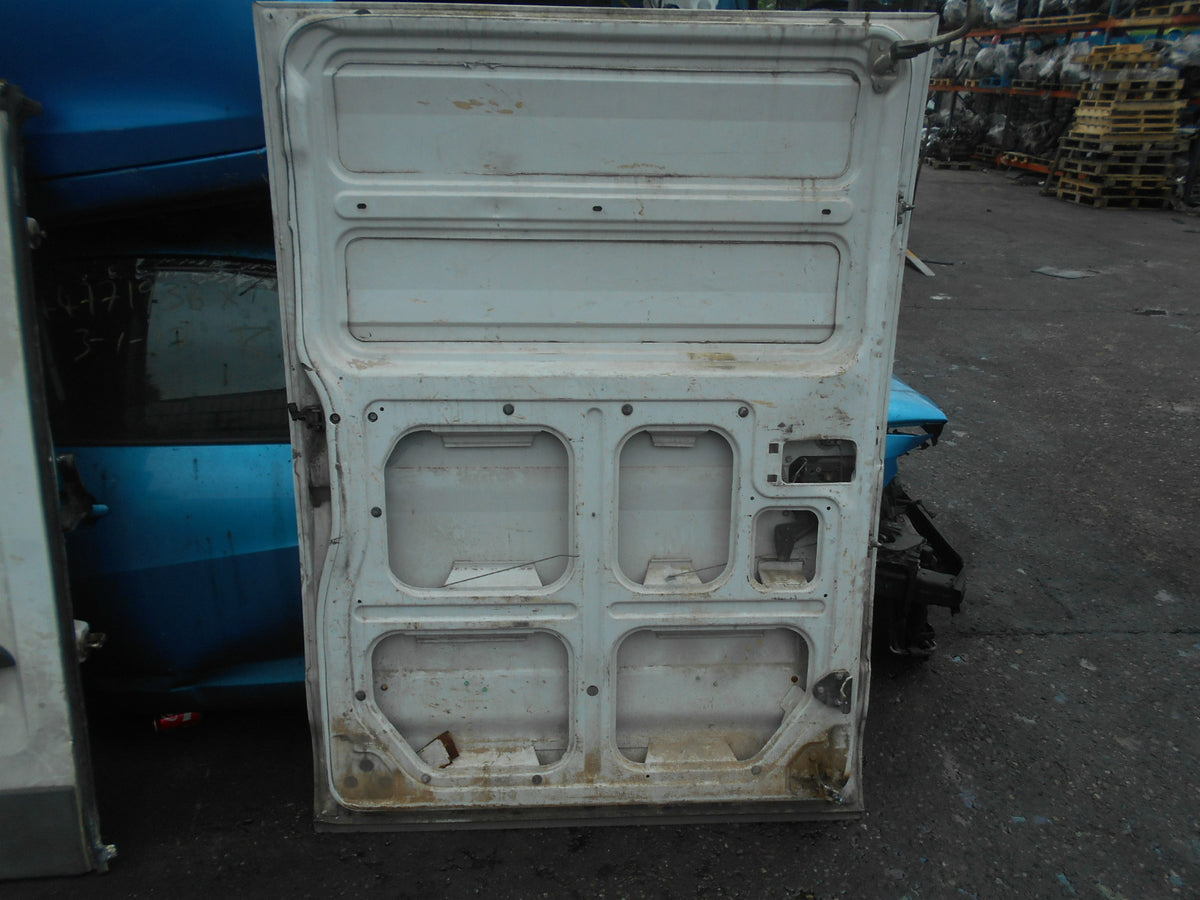 IVECO DAILY 29L10V 2003 SWB NS PASSENGER SIDE BARE SLIDING DOOR WHITE