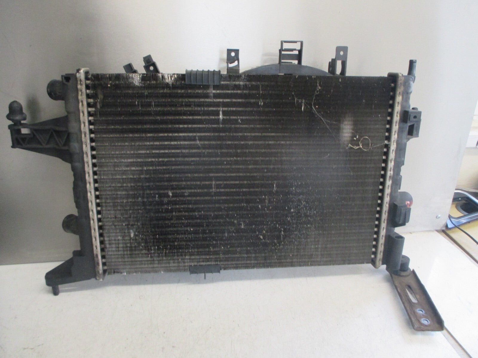 VAUXHALL CORSA C 2005 1.4 PETROL COMPLETE RADIATOR FAN 560961104 RP 41