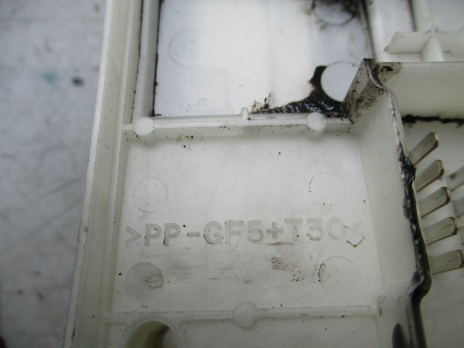 2002 TOYOTA RAV4 2.0L DIESEL FUSE BOX PP-GF5+T30