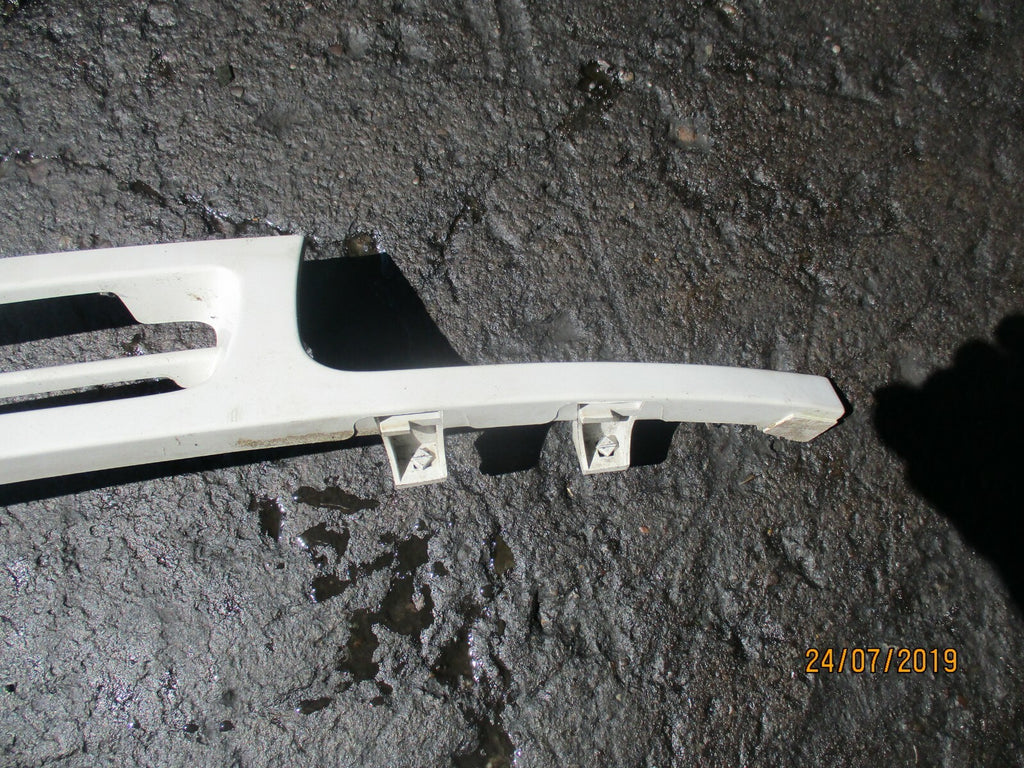 NISSAN MICRA MK3 FRONT BUMPER GRILL & EMBLEM BADGE WHITE