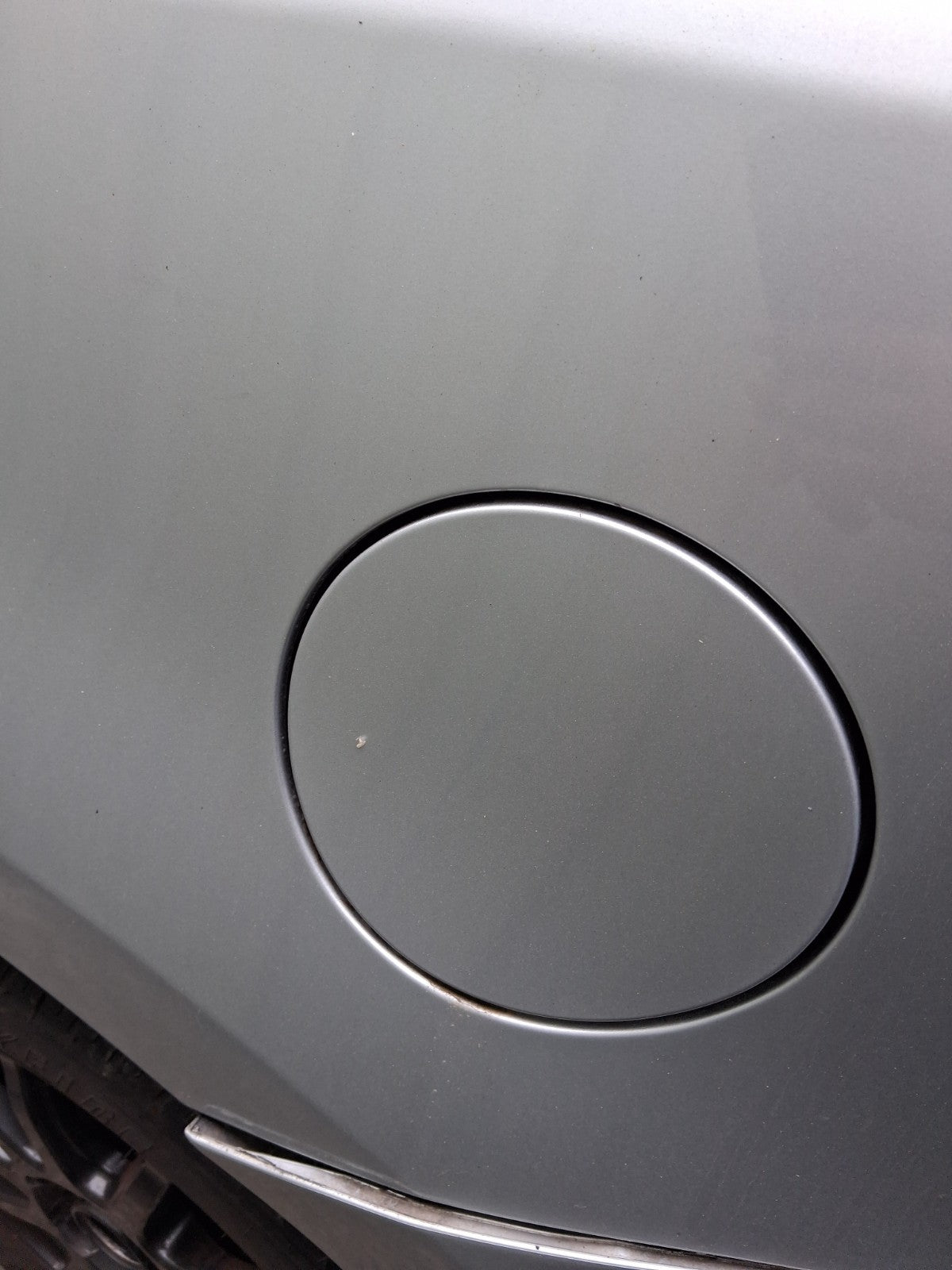 2018 TOYOTA PRIUS V PLUS XW40 FUEL FLAP LID COVER SILVER