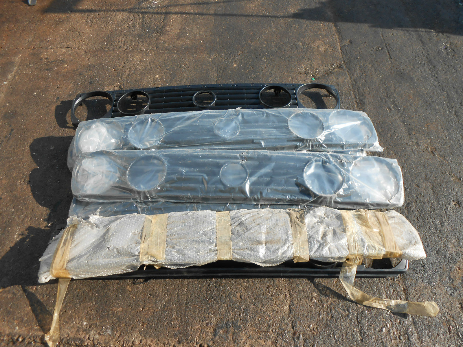 VOLKSWAGEN VW GOLF MK2 X 7 TWIN HEADLIGHT STYLE GRILL GRILLE DAMAGED JOB LOT