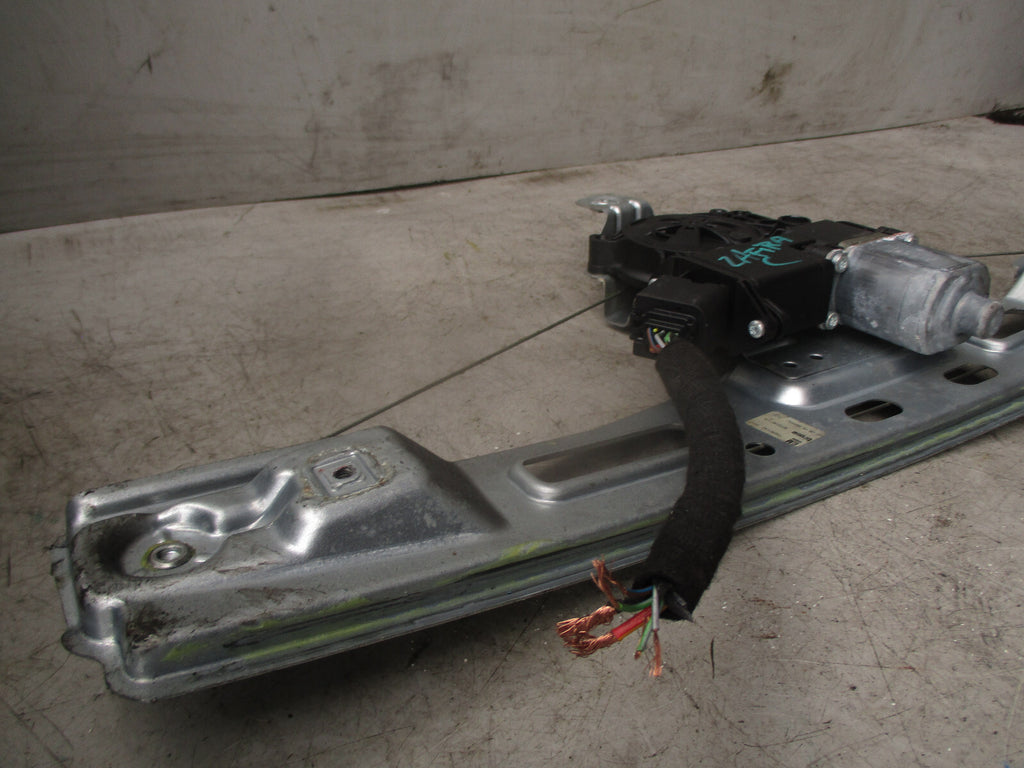 2011 VAUXHALL ZAFIRA C RIGHT SIDE WINDOW REGULATOR 13260142