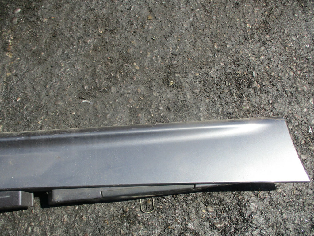 BMW 1 SERIES E87 2006 OS DRIVER SIDE SKIRT PLASTIC SILL COVER IN SILVER GREY