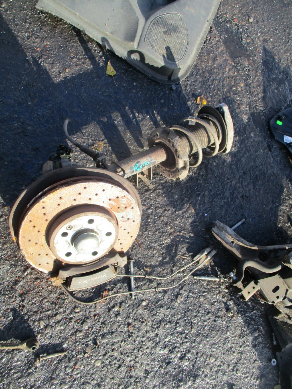 2018 MERCEDES A CLASS W176 1.6 PETROL DRIVER SIDE MANUAL LEG SHOCK CALIPER HUB