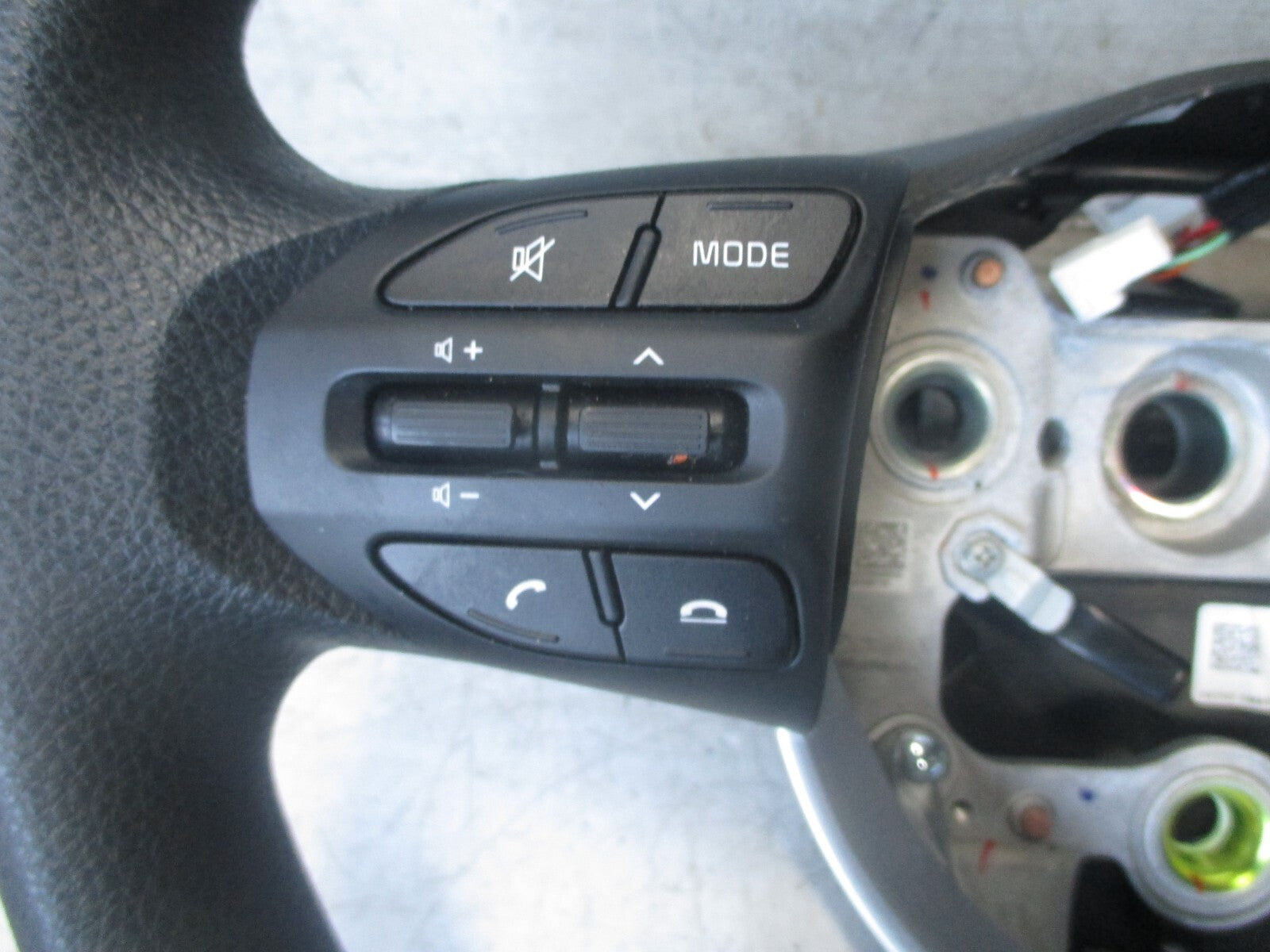 KIA PICANTO MK3 2020 3 SPOKE MULTIFUNCTION STEERING WHEEL
