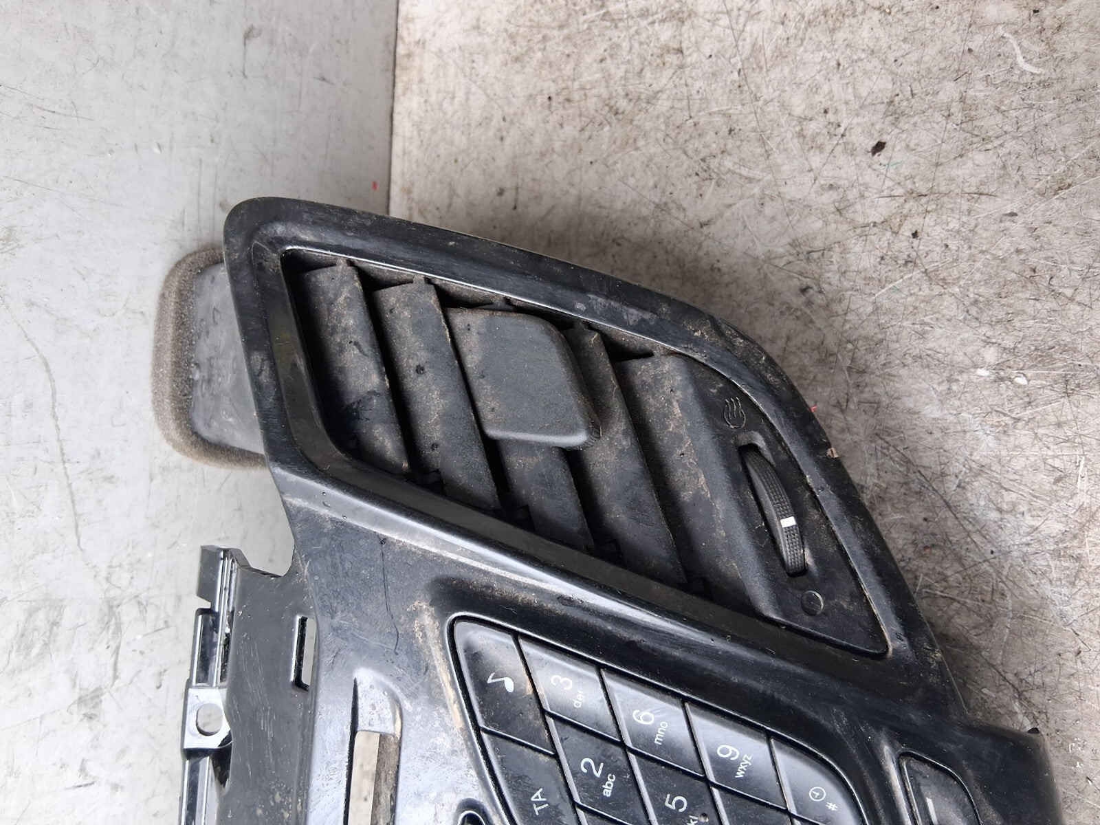 FORD FIESTA MK7 2016 RADIO CD PLAYER TRIM COVER PANEL 8A6118A802
