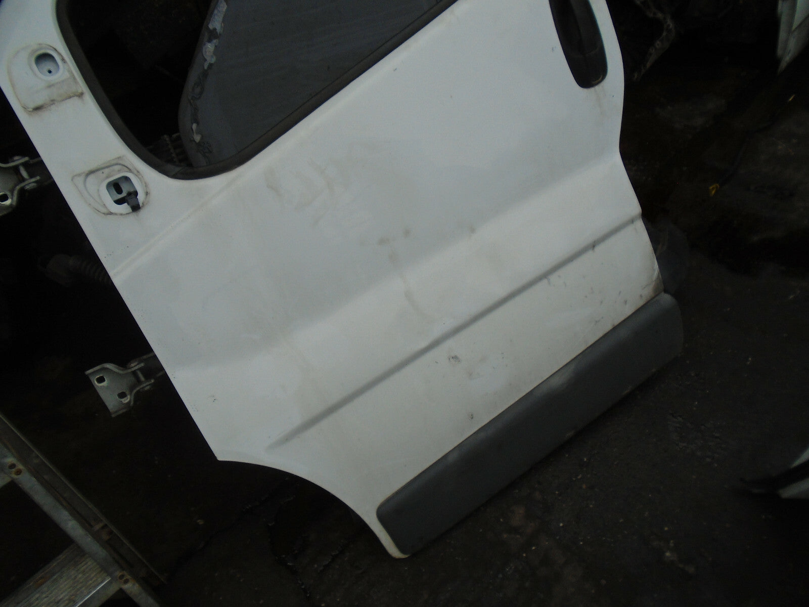 VAUXHALL VIVARO MK1 2011 NSF PASSENGER SIDE FRONT DOOR WHITE