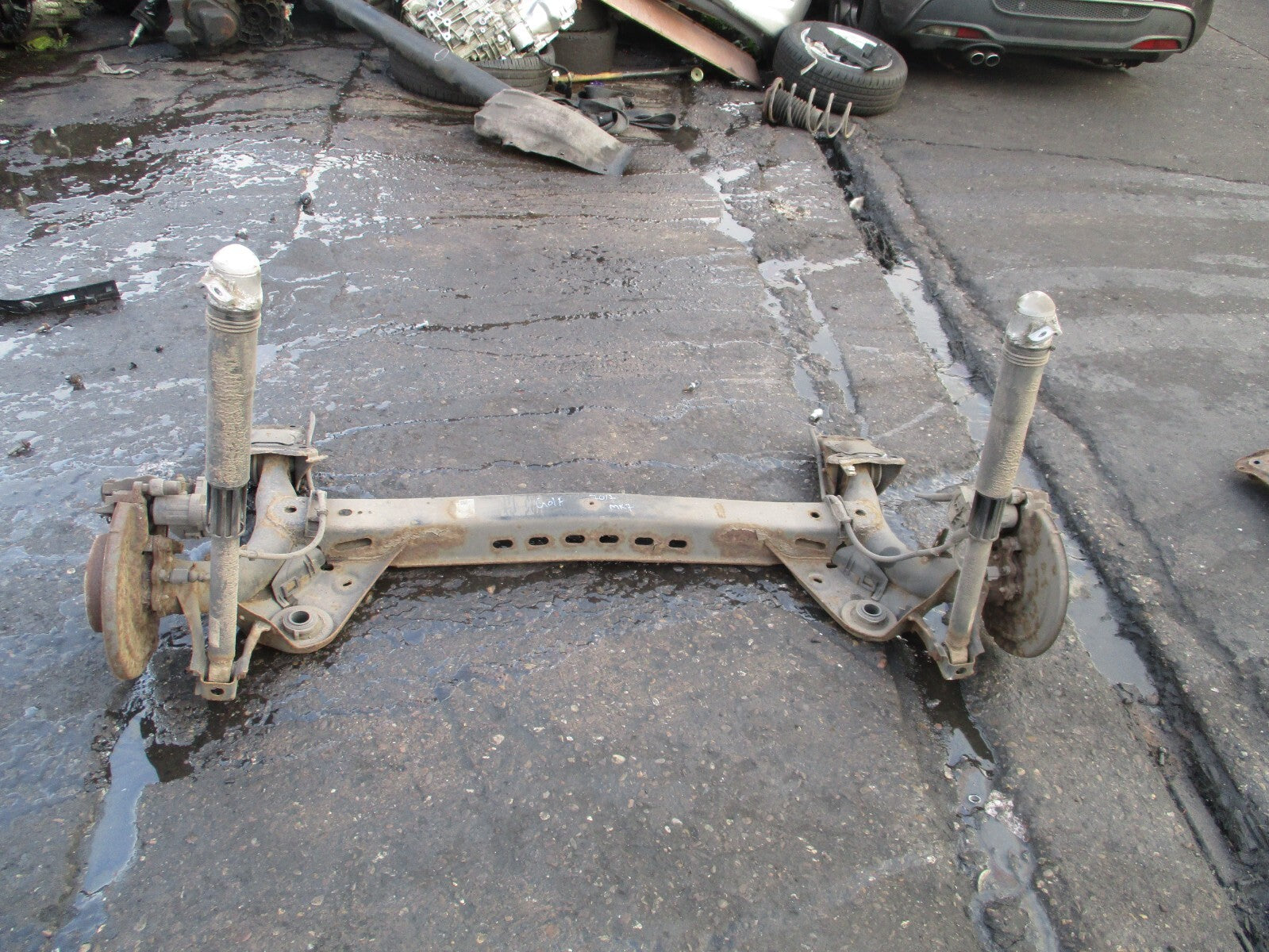2012 VW VOLKSWAGEN GOLF MK7 REAR AXLE WITH DISCS