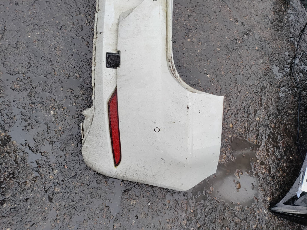 2019 VOLKSWAGEN GOLF MK 7.5 REAR COMPLETE BUMPER WHITE