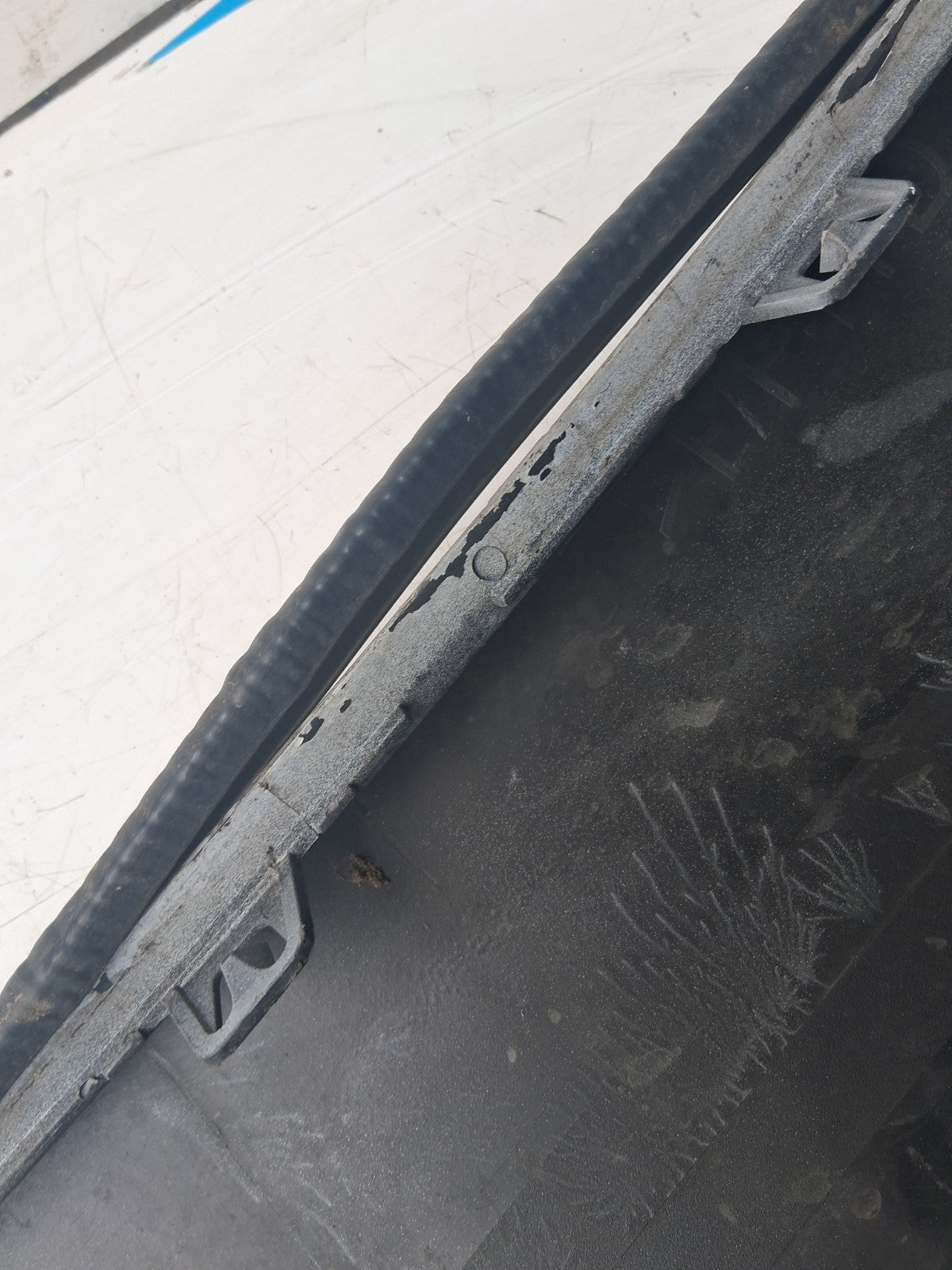 RENAULT KANGOO MK1 2006 COMPLETE UPPER BUMPER FRONT GRILL BADGE 8200499017