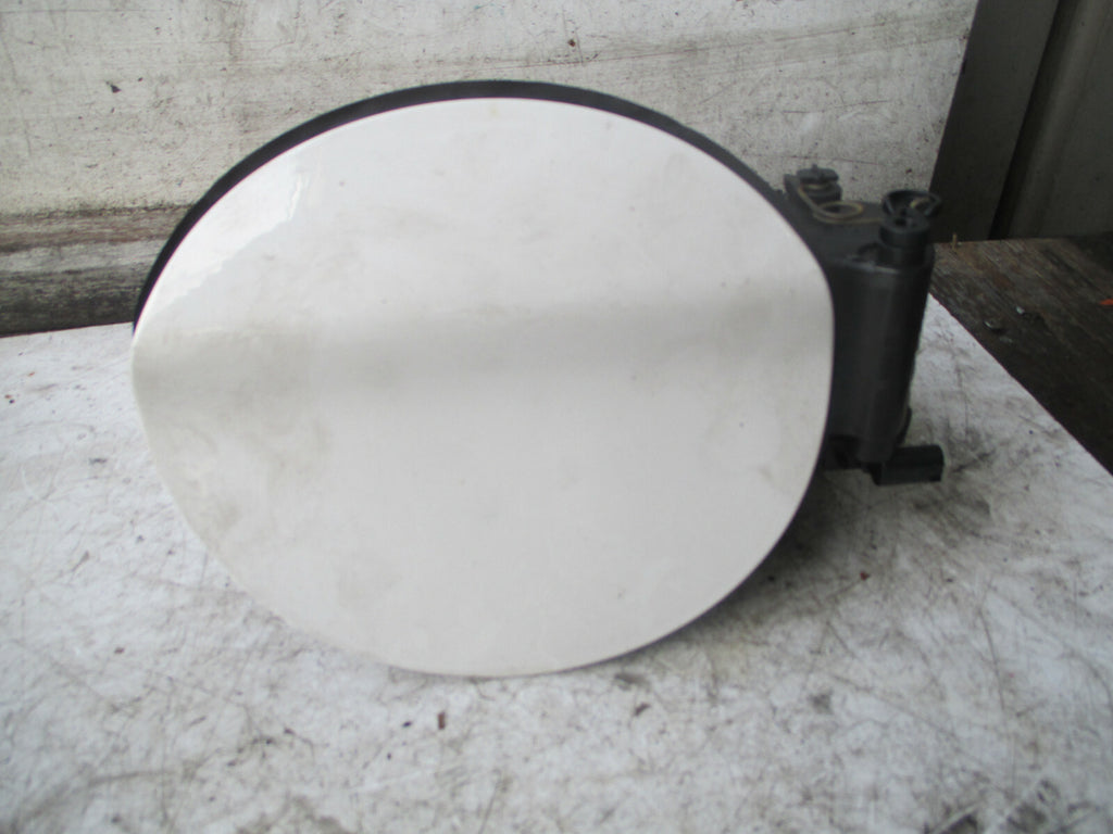 BMW 1 SERIES F20 2018 FUEL FILLER FLAP CAP WHITE