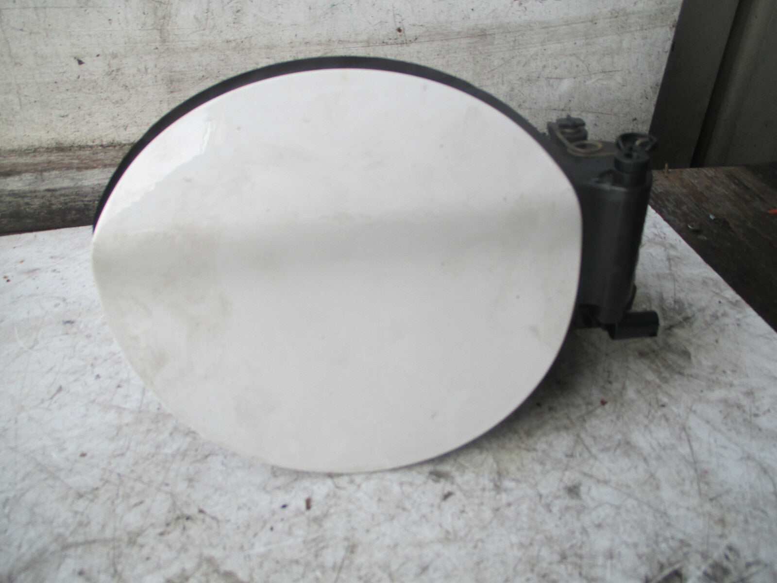 BMW 1 SERIES F20 2018 FUEL FILLER FLAP CAP WHITE