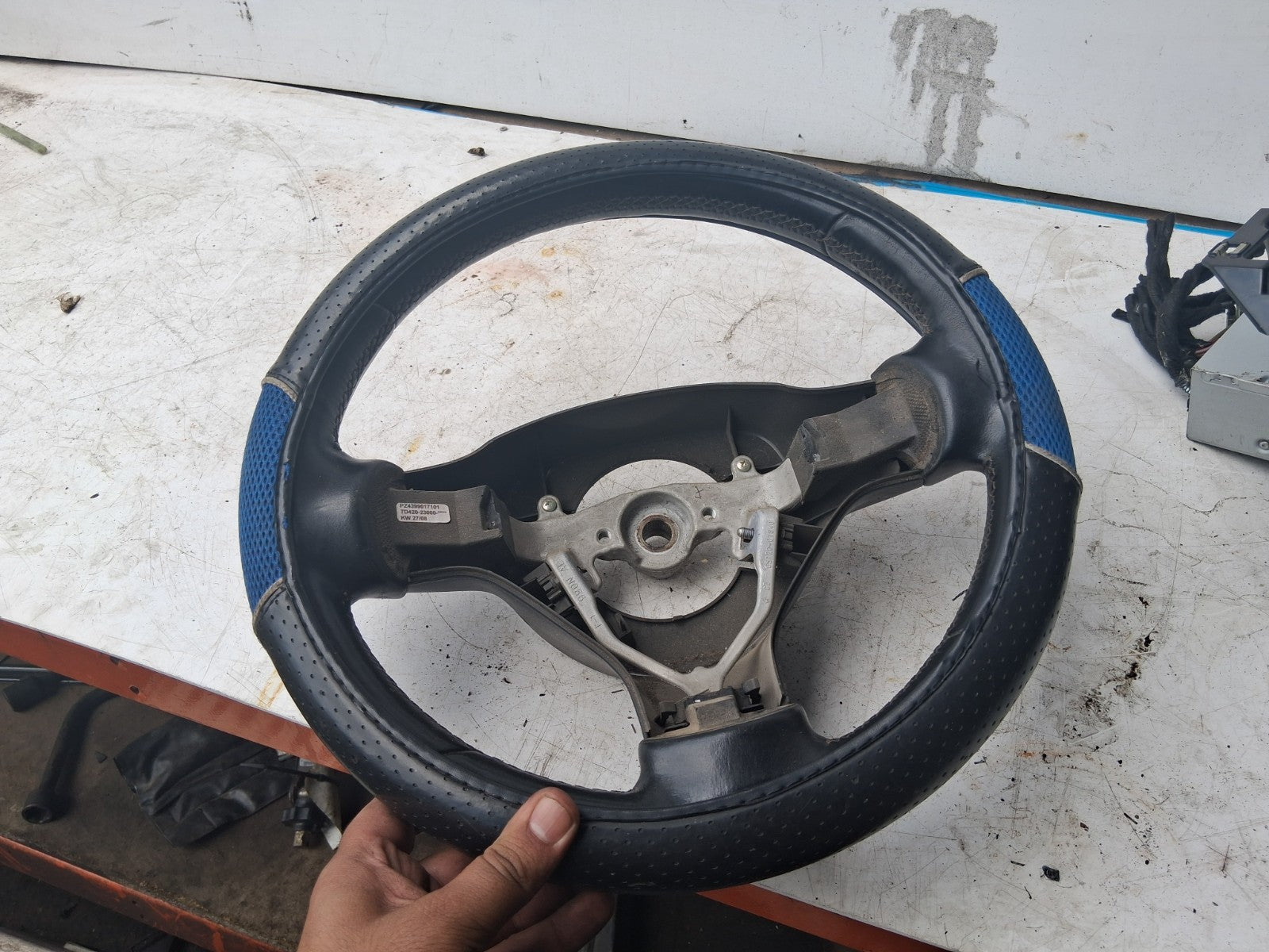 2008 TOYOTA AYGO MK1 3 SPOKE DRIVER FRONT STEERING WHEEL